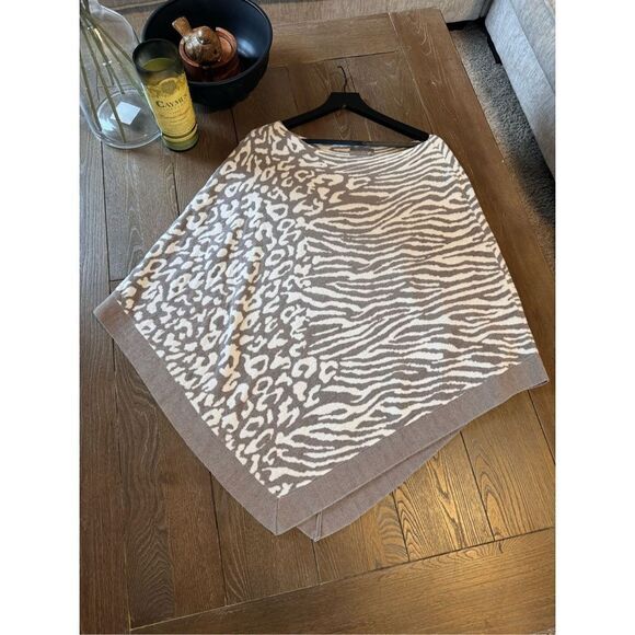 Barefoot Dreams NWOT Cozy Chic Ultra Lite Ocean Dreams Animal Print Poncho One S - Picture 8 of 11